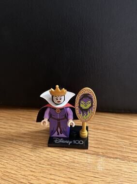 LEGO Disney 100 Collectible Minifigures Evil Queen